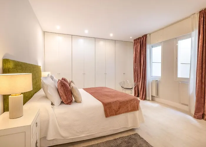 Spectacular 2-Bedroom Apartment With Stunning Retiro Park Views In The Heart Of Barrio Salamanca